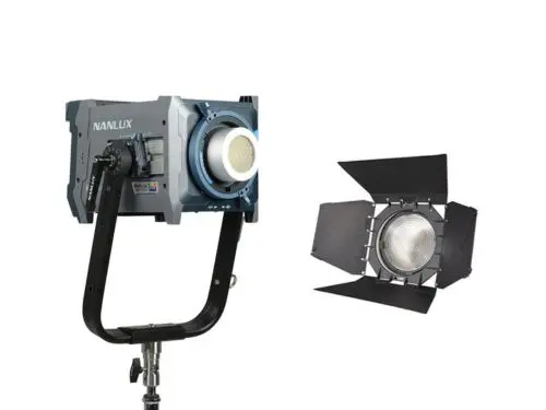 Foco Nanlux Evoke 600C con Lente Fresnel Nanlite FL-20G
